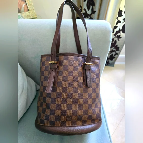 LOUIS VUITTON • MARAIS DAMIER EBENE BUCKET BAG - Picture 2 of 10